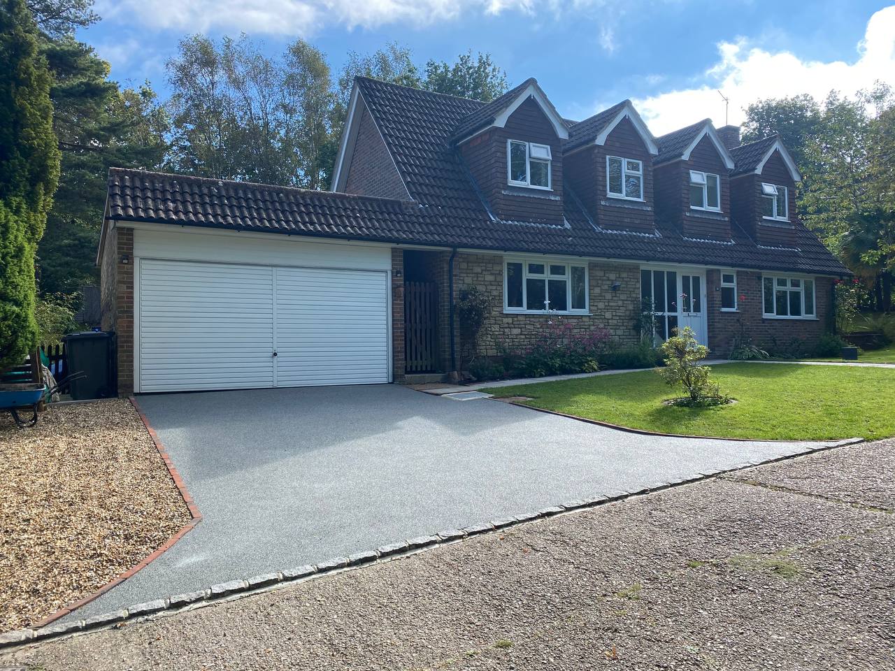 This is a photo of a resin driveway installed in Rotherham by Rotherham Resin Driveways